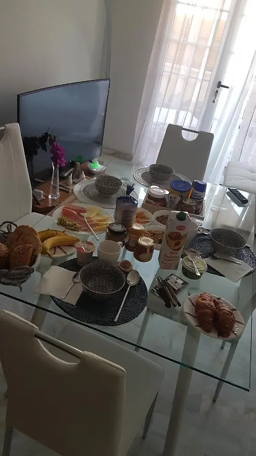 Bed and Breakfast La Casita Del Corazon Castillo del Romeral 0*,  Spanien
